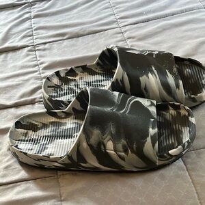 Black and White marble NIKE Slides